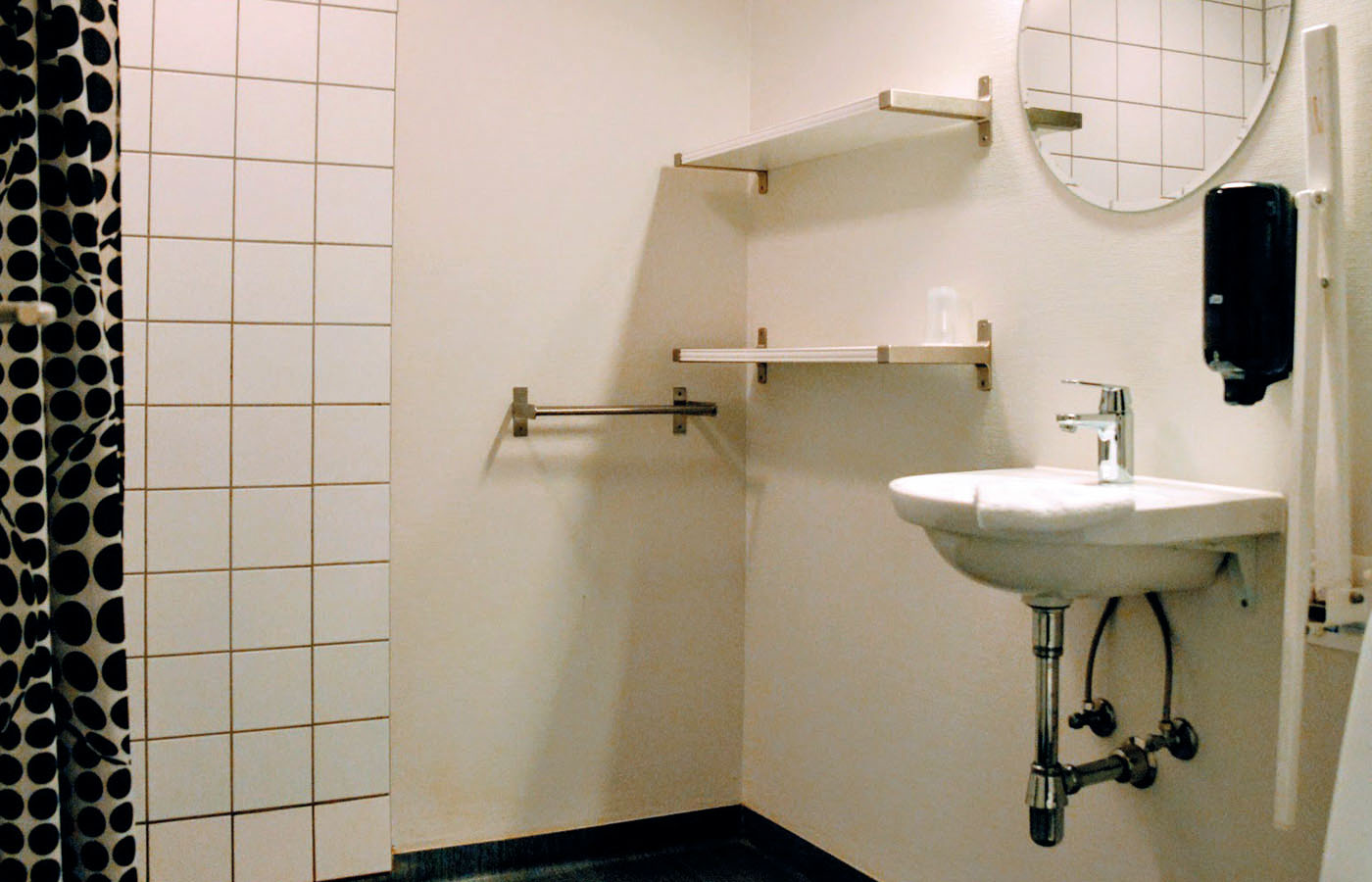 badeværelse på værelset. Når du overnatter på Danhostel i Svendborg, kommer alle værelser med eget bad.